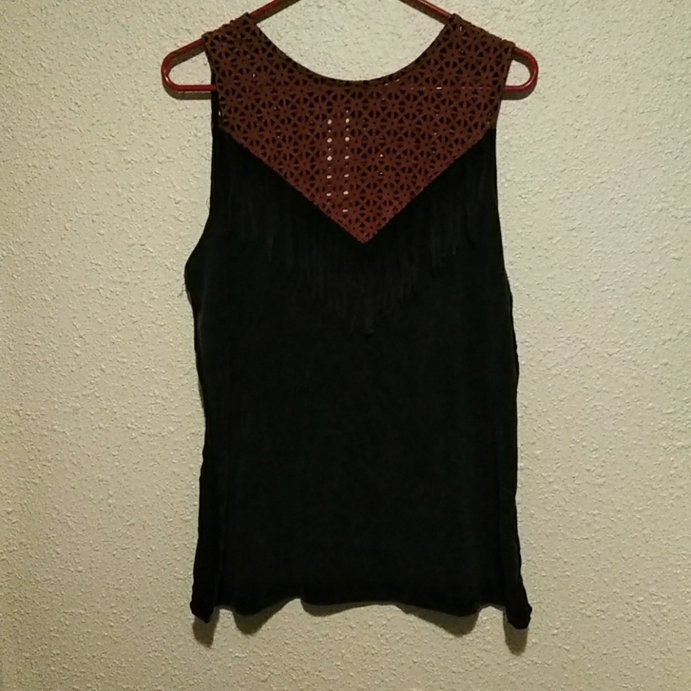 Keyhole Back Fringe Top 🎉50% off when you bundle!